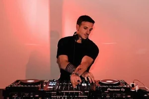 DJ Set per 18esimi, Lauree e Feste Private - 4