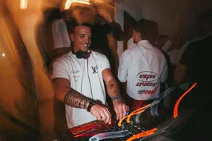 DJ Set per 18esimi, Lauree e Feste Private - 3