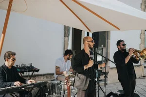 Gnu Band – Patchanka, Balkan & Cantautorato: L'energia che infiamma la piazza. - 9