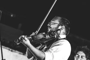 Gnu Band – Patchanka, Balkan & Cantautorato: L'energia che infiamma la piazza. - 6