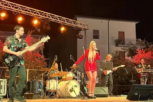 EUFORIA Live Group - Il Party Dance 70-80-90 che fa ballare le Piazze - 3