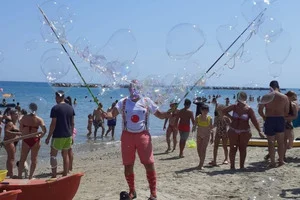 Mago Checco: Magia Comica, Giocoleria e Spettacoli per Bambini - 6