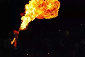 Enrishow – Show di Ventriloquismo, Magia Comica e Arte del Fuoco