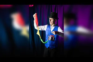 Mago Alesgar: Magie Bizzarre, Bolle di Sapone e Spettacoli per Bambini - 4