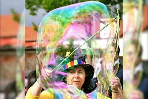 Clown Bricciola (Angela Storti) – Lo Show Incantato: Bolle, Magia & Sorrisi