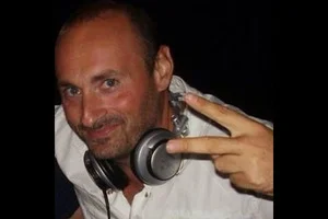 Nellojay - DJ & Party Specialist: Il Ritmo del Tuo Evento