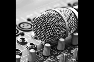 Roberto TagliaDJ & Luca Davanzo Service – Audio, Luci & Stage Professional Solutions - 2