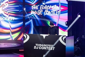Dj Chris – DJ Set, Vocalist & Club Culture per Eventi - 4