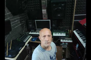 Little Peter Esse DJ Set tra Vinile e Innovazione Digital - 2